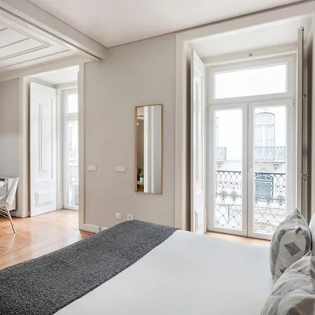 Trendy Flat In The Iconic Chiado *