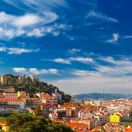 Trendy Flat In The Iconic Chiado Lejlighed *