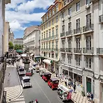 Trendy Flat In The Iconic Chiado アパート