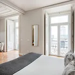 Trendy Flat In The Iconic Chiado リスボン